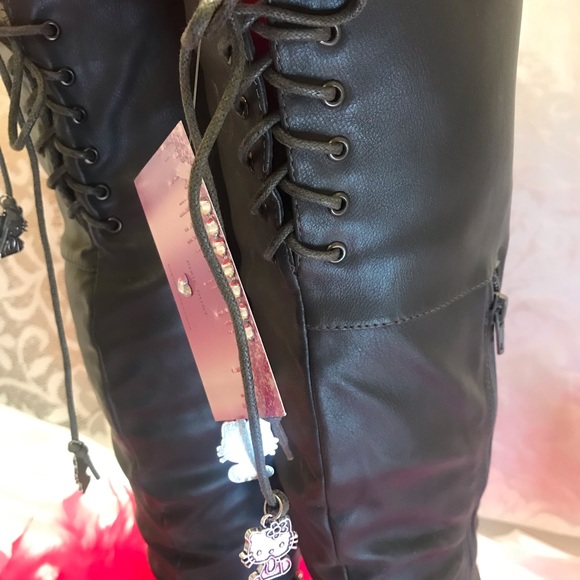 Gorgeous vintage y2k super tall hello kitty boots and crystal earrings set๐๐ - Picture 11 of 14